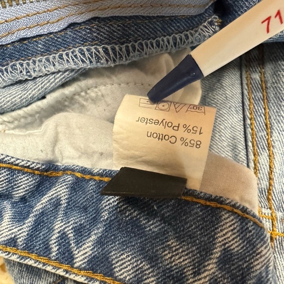 SHEIN Women's Distressed Blue Jeans.       #10 - Picture 10 of 13